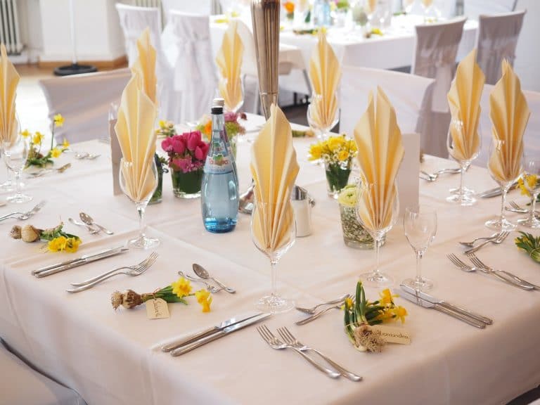 Banquet Hall serving food